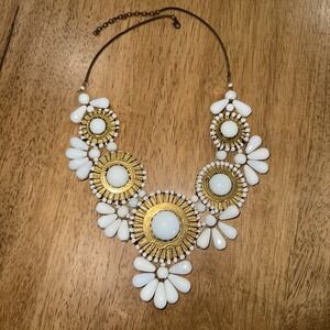 ELEGANT LARGE White Cabochon BEADS ROUND GOLD‎ STATEMENT BIB NECKLACE Cocktail